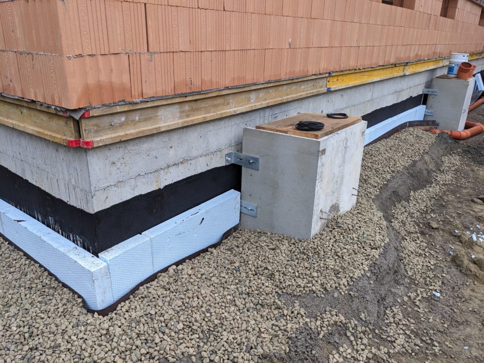 Bâtiment C : drainage et saut-de-loup terminé (état au 06.02.2024)