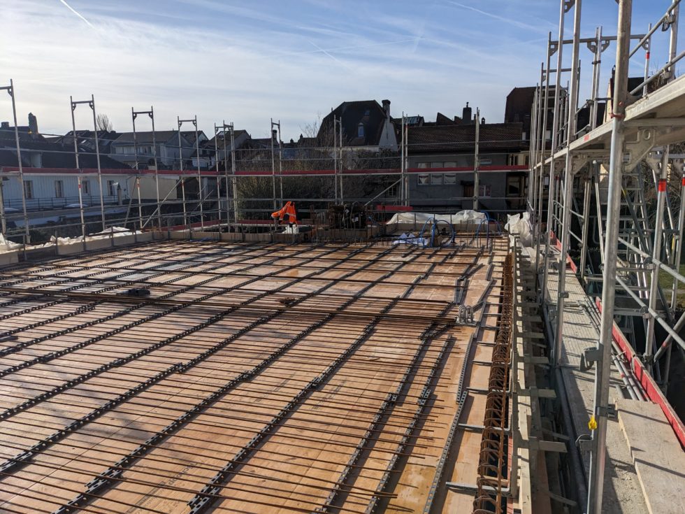 Bâtiment A : ferraillage dalle sur rez, 1ère nappe, en cours (état 06.02.2024)