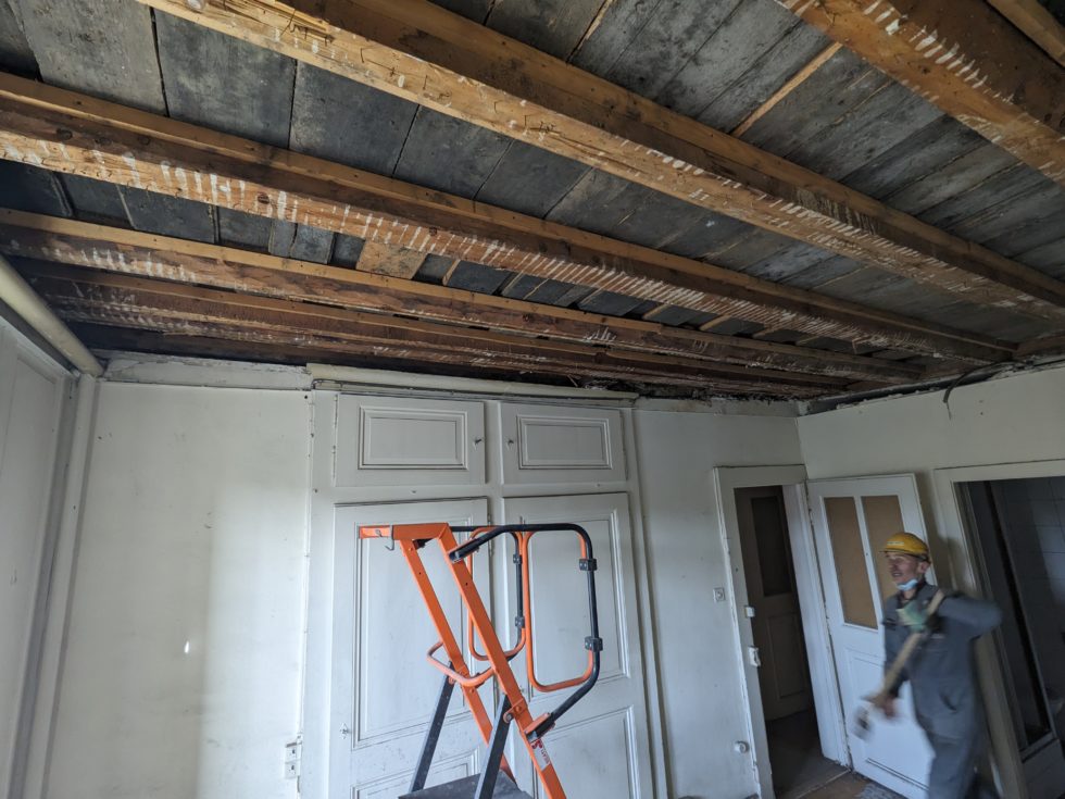 Bâtiment B : démolition plafonds à l’étage, en cours (état 06.02.2024)