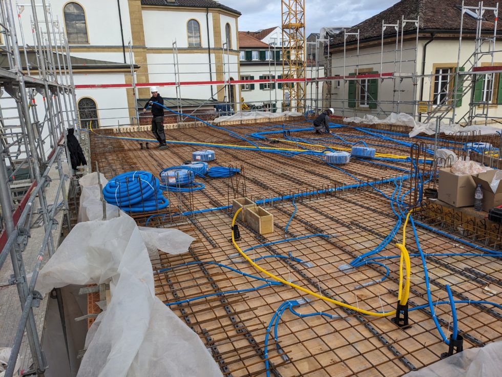 Bâtiment A : mise en place tubes en dalle sur rez, terminé