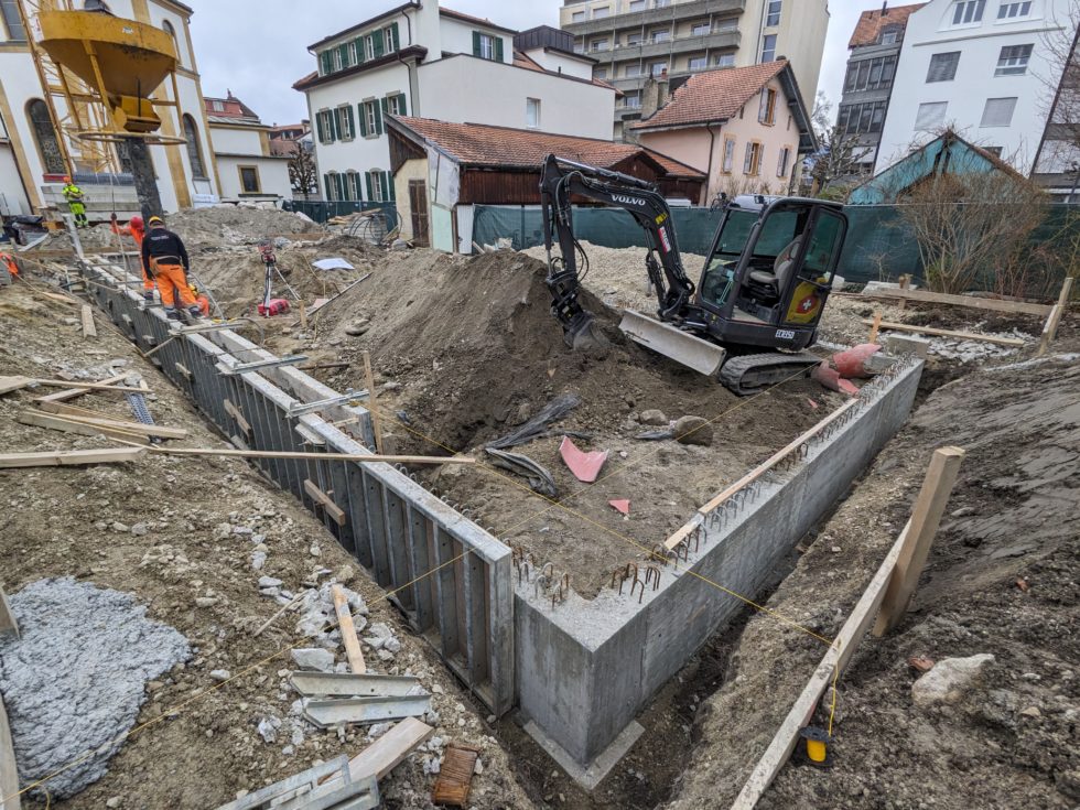 Bât. D : bétonnage des longrines, en cours (état 26.02.2024)