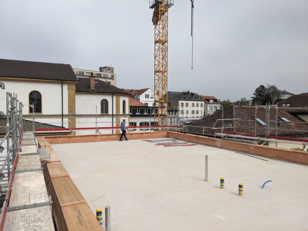 Bât. C : briques d’acrotère, terminé (09.04.2024)