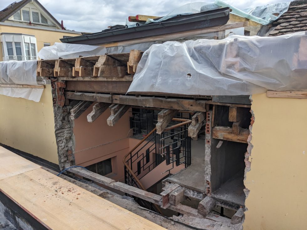 Bât. B-C : ouverture pour nouvelle lucarne, en cours (07.05.2024)