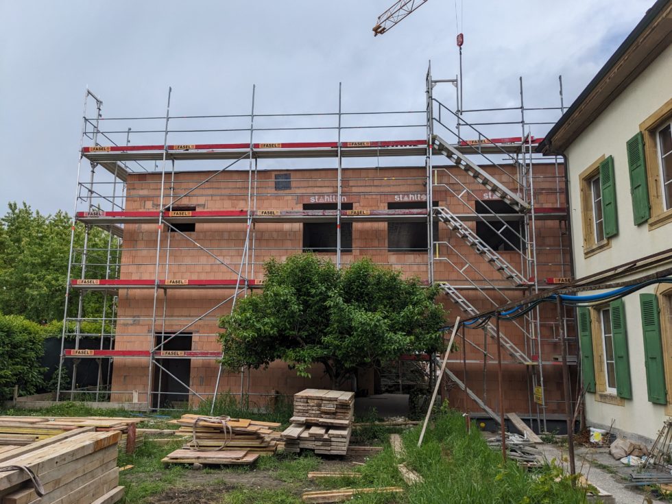 Bât. A : vue depuis le jardin de la cure (27.05.2024)