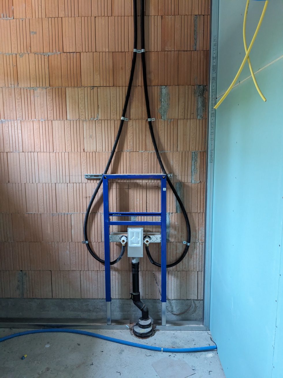 Bât. A : pose de PEX en cœur, en cours (12.08.24)