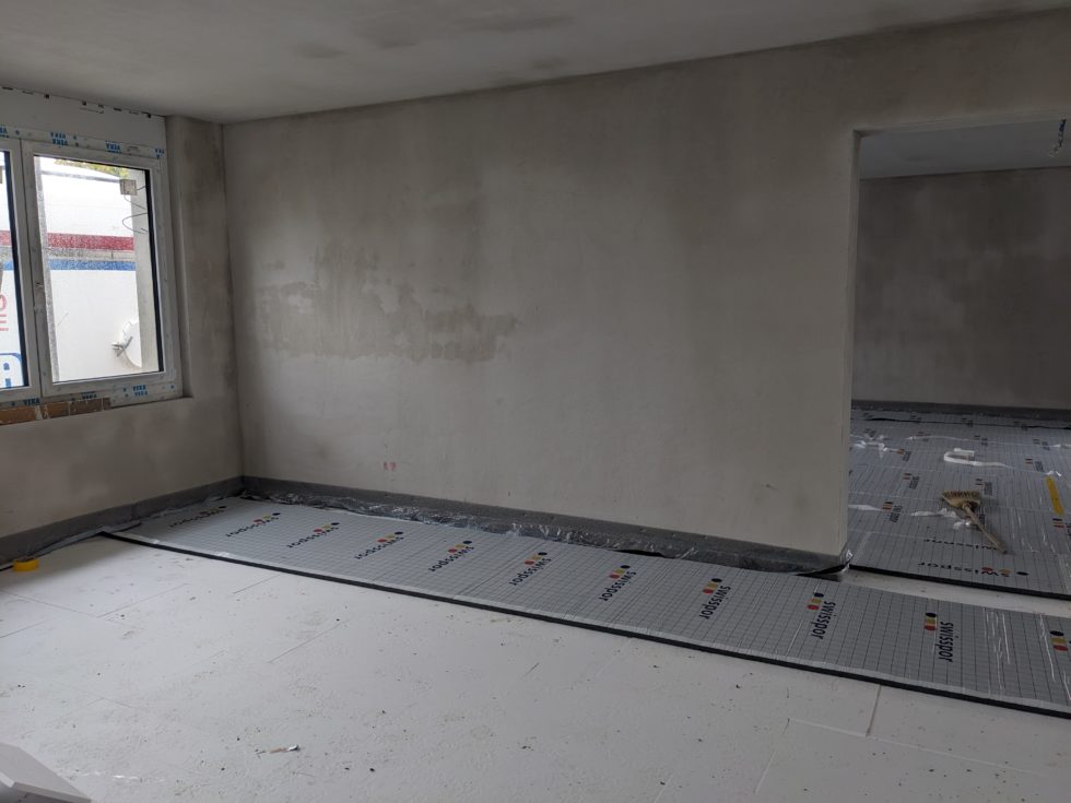 Bât. A : étage, pose de l’isolation avant chape, en cours (23.09.2024)