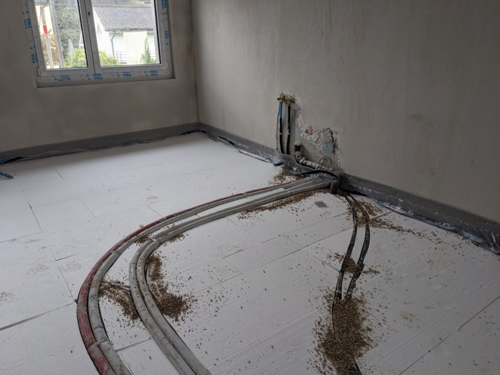 Bât. A : étage, pose de l’isolation avant chape, en cours (23.09.2024)