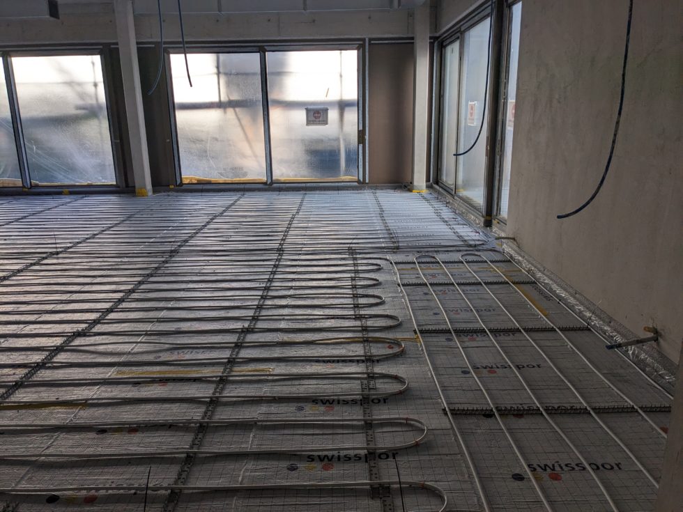 Bât. A : rez, pose des serpentins sur isolation, terminé (07.10.2024)