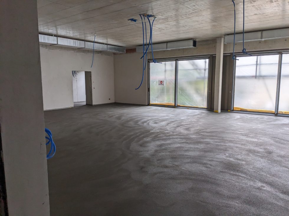 Bât. A : rez, chape ciment, terminée (07.10.2024)
