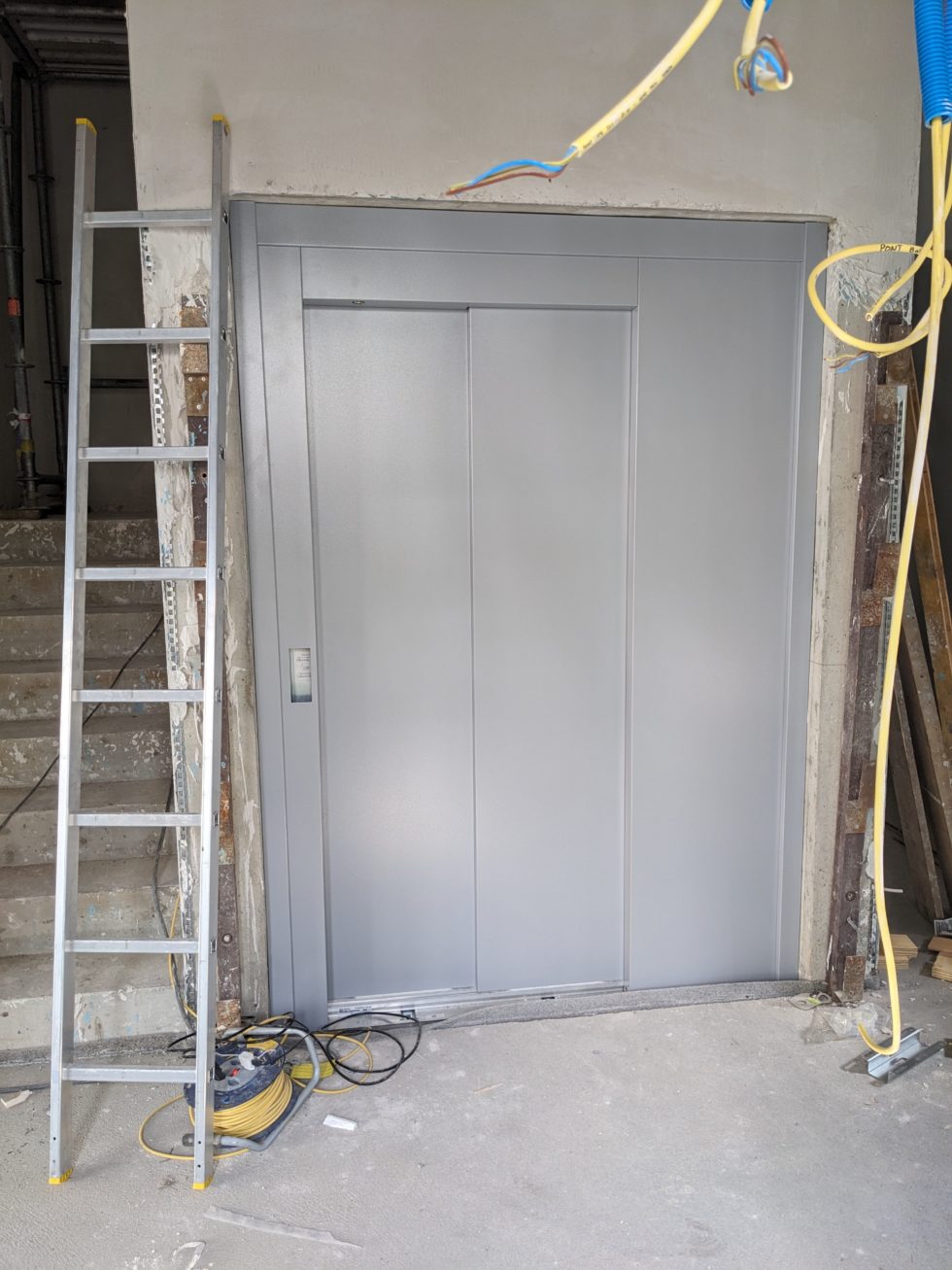 Bât. A : montage ascenseur, en cours (23.10.2024)