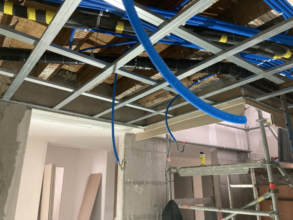 Bât. B : pose des plafonds (20.01.2025)