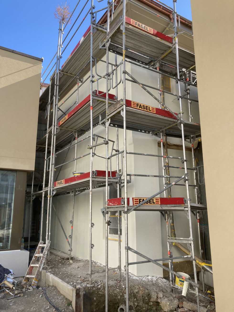 Bât. B : crépi et peinture des façades