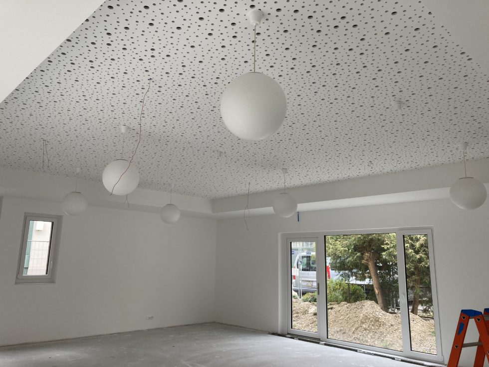 Bât. D : pose des luminaires dans la chapelle (31.03.2025)