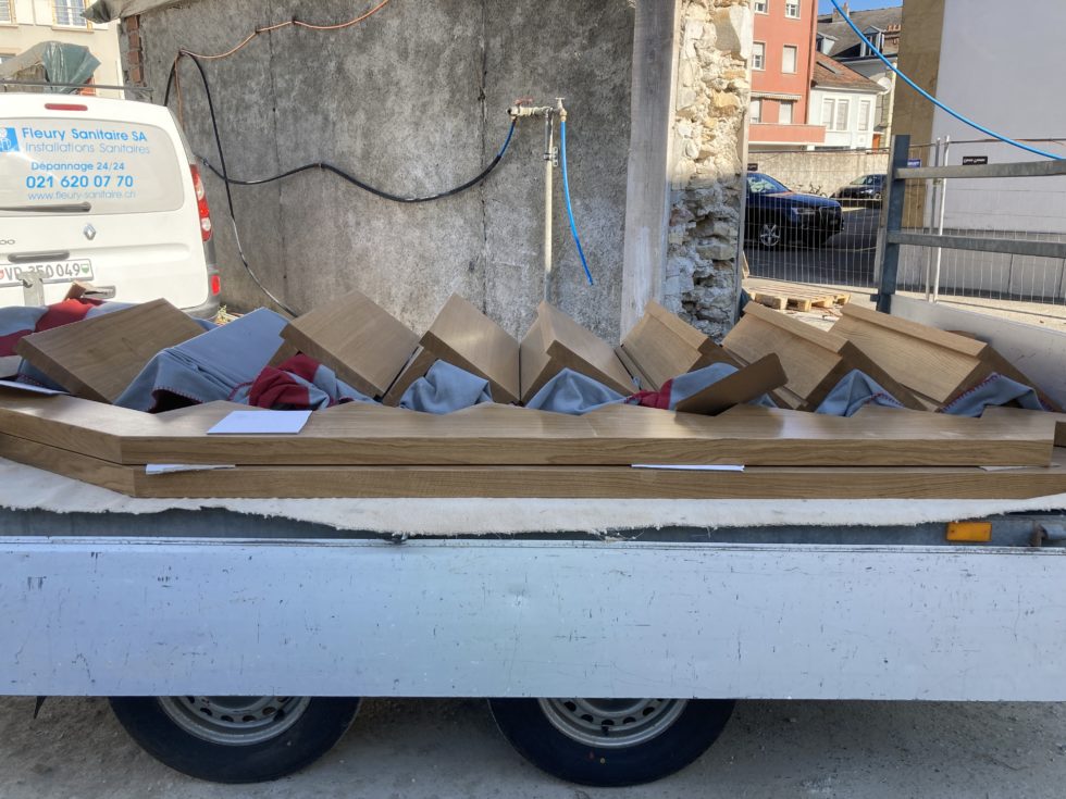 Bât B : livraison pour pose de l’escalier de la cure (31.03.2025)