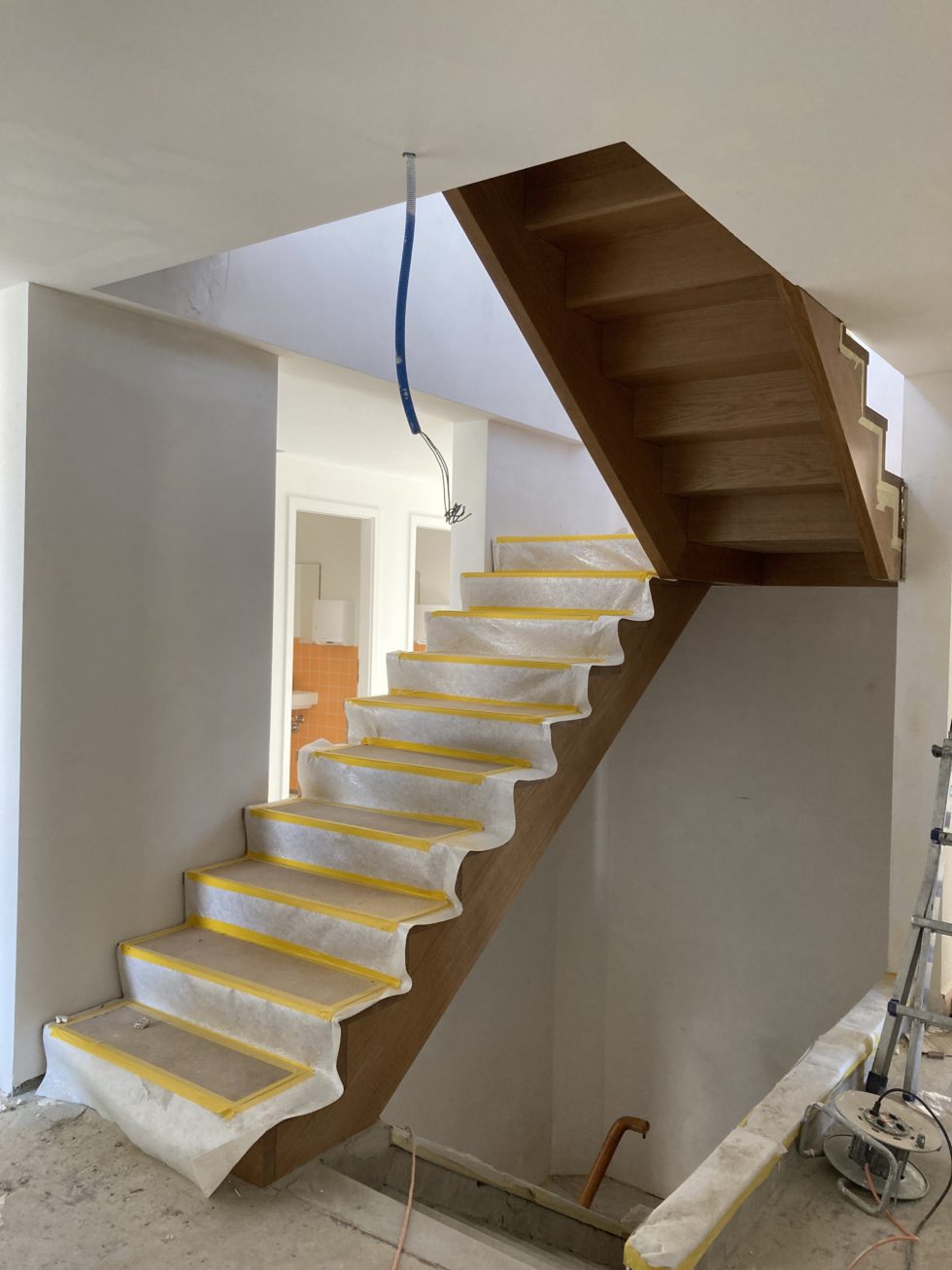 Bât B : pose escalier bois (07.04.2025)