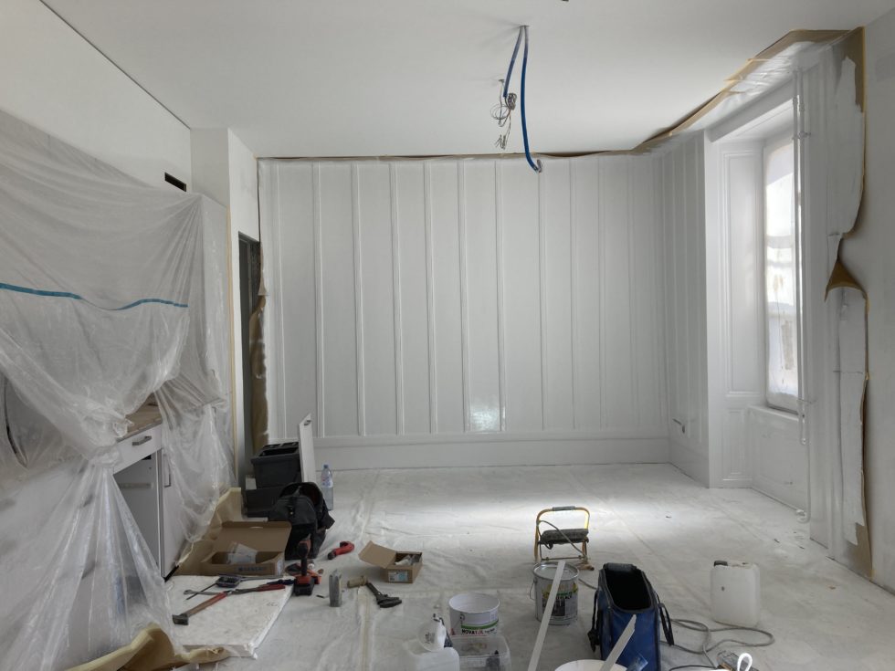 Bât. B : peinture des boiseries au rez (07.04.2025)