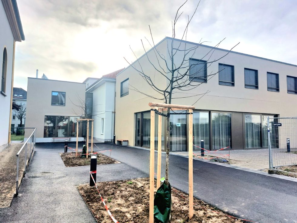 CCNV bâtiments terminés et asphalte posé